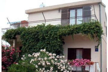 Croaţia Privát Srima, Exteriorul